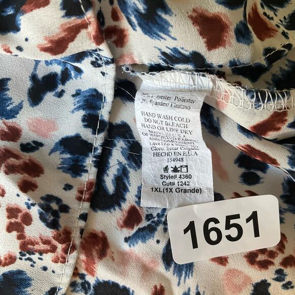 Spin USA Women’s Short Sleeve Blouse size XL, Leopard White Blue Red - Picture 5 of 8